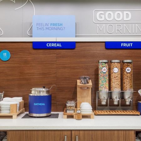 Holiday Inn Express North Hollywood - Burbank Area By Ihg Los Angeles Exteriör bild