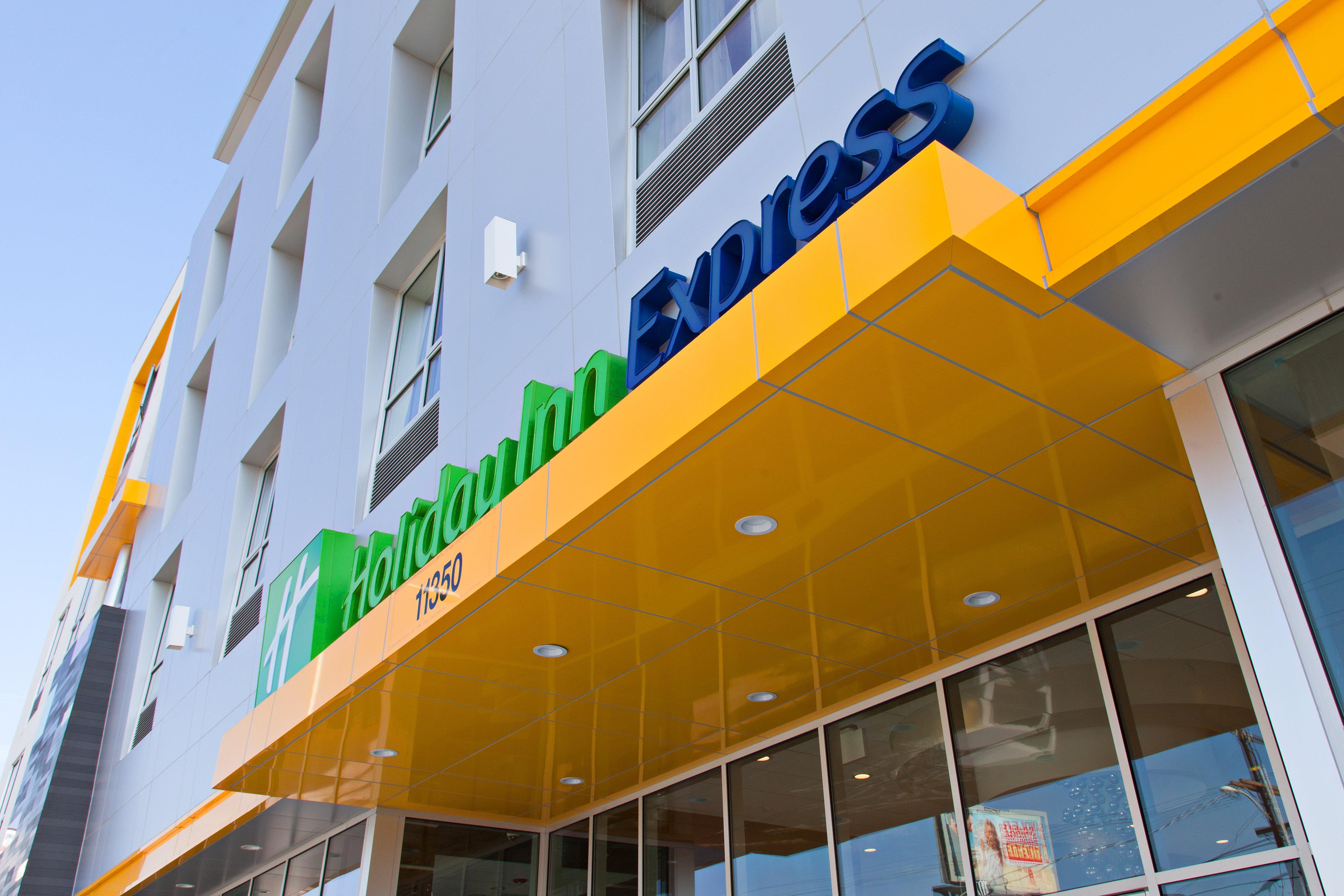 Holiday Inn Express North Hollywood - Burbank Area By Ihg Los Angeles Exteriör bild