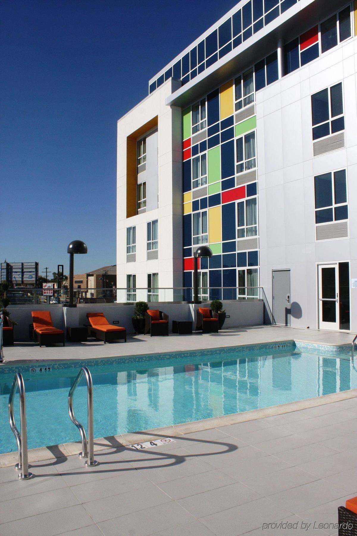 Holiday Inn Express North Hollywood - Burbank Area By Ihg Los Angeles Exteriör bild